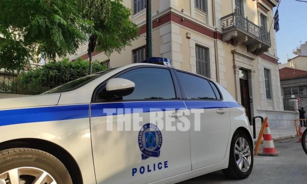 Πάτρα: Άδοξα έληξε η συγκέντρωση στην εκκλησία του Αγ. Αντρέα-"Φρούριο" έκανε το Επισκοπείο η ΕΛ.ΑΣ.(βίντεο)